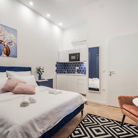 D58 - Grand Boulevard Royal Apartment - Best Location By Bqa Budapest Kültér fotó
